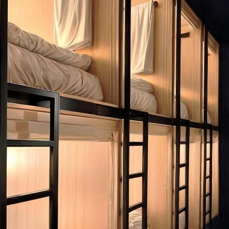 Westay Capsule Hostel Dubai Buitenkant foto