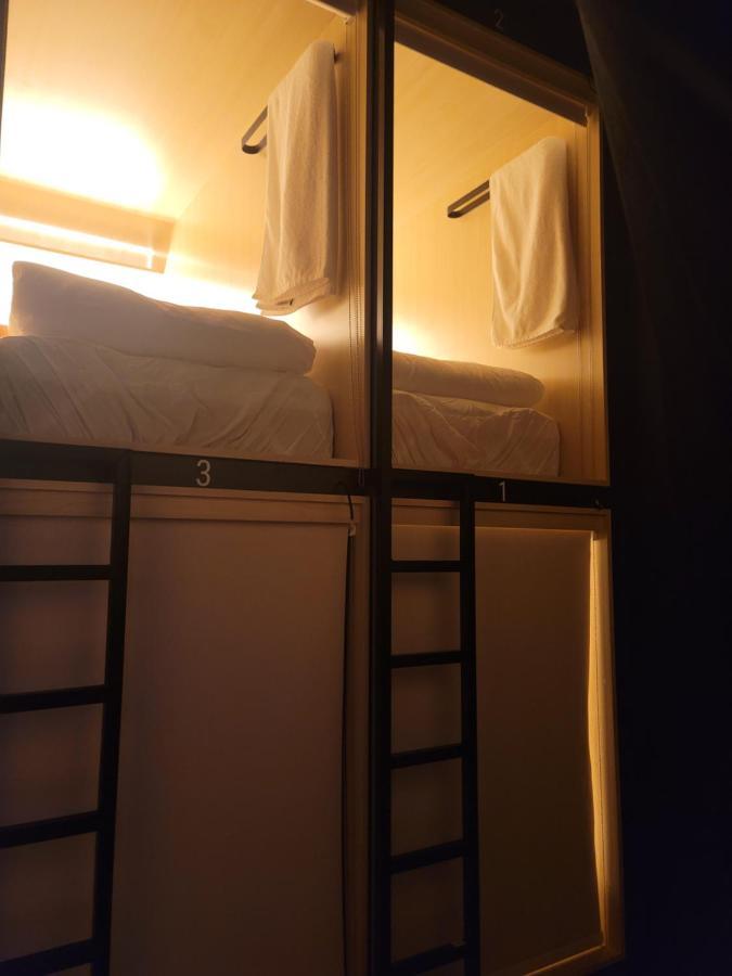 Westay Capsule Hostel Dubai Buitenkant foto