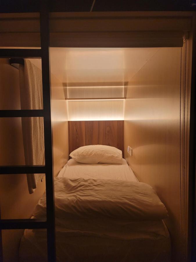 Westay Capsule Hostel Dubai Buitenkant foto